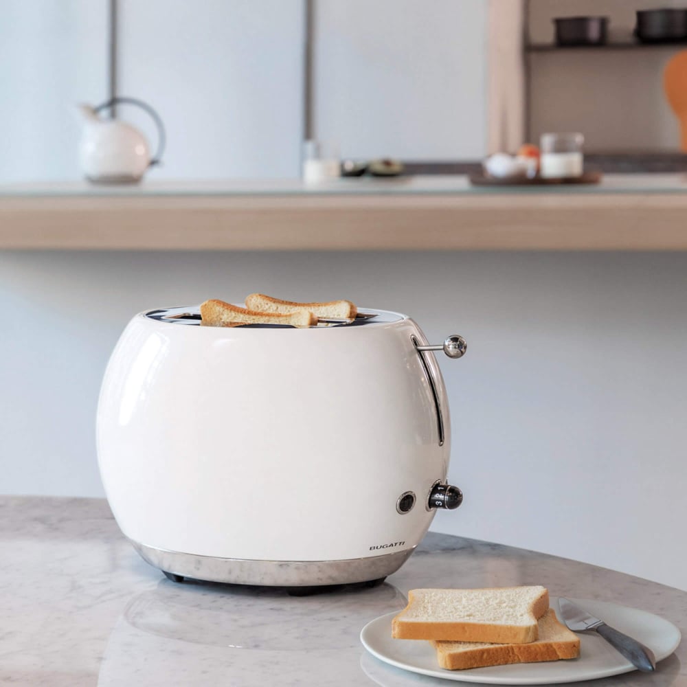 Bugatti Giulietta Kettle and Romeo Toaster in White | Housing Units